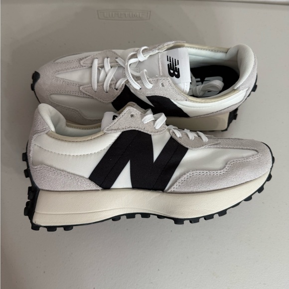 New Balance 327 The Intelligent Choice - Picture 1 of 11